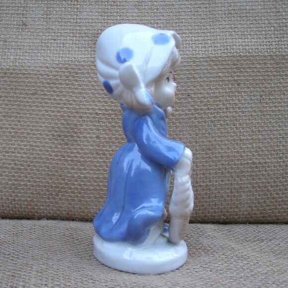 Vintage Girl in Coat KPM Porcelain Figurine - Picture 3 of 16